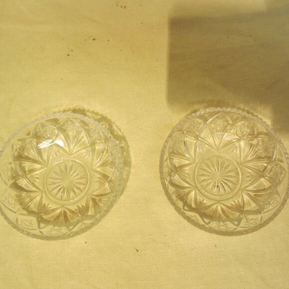 VTG PAIR OF PRESSED GLASS SMALL RELISH/TRINKET DISHES STAR PATTERN - Picture 2 of 4